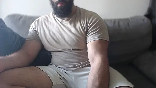 Snapshot of hugemachohandsome chatting on 07-21-26, 06:15 hugemachohandsome online show from 07-21-26, 06:15