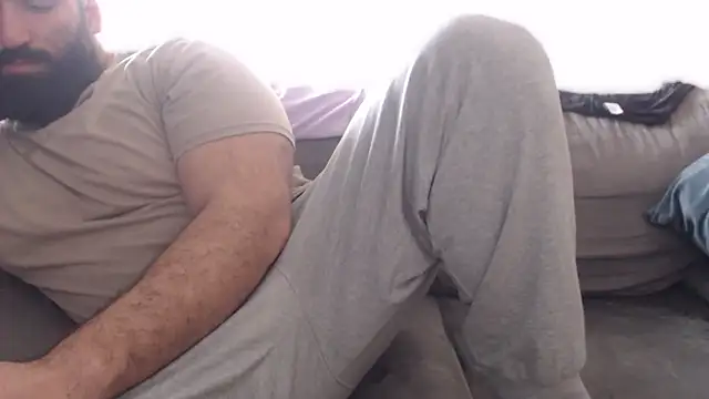 hugemachohandsome online show from 12-18-25, 11:47