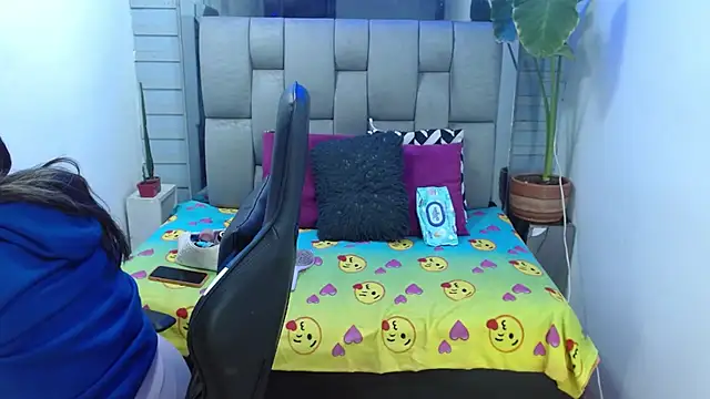 evelin zaens online show from 07-26-26, 04:52