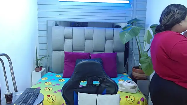 Snapshot of evelin_zaens chatting on 04-26-26, 03:59 evelin zaens online show from 04-26-26, 03:59