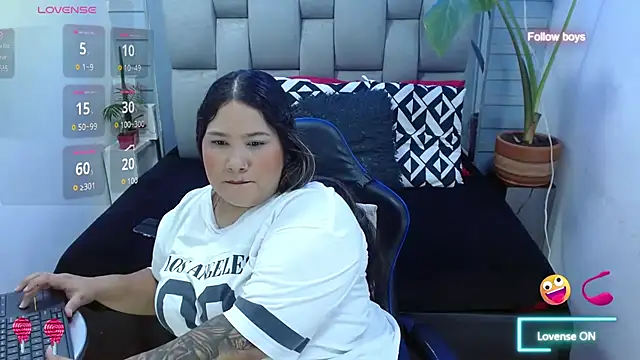 Snapshot of evelin_zaens chatting on 05-02-26, 04:18 evelin zaens online show from 05-02-26, 04:18