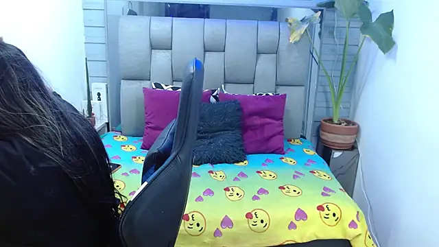 evelin zaens online show from 07-18-26, 06:33