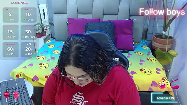 Snapshot of evelin_zaens chatting on 04-27-26, 04:10 evelin zaens online show from 04-27-26, 04:10