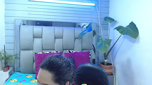 Snapshot of evelin_zaens chatting on 04-21-26, 04:08 evelin zaens online show from 04-21-26, 04:08