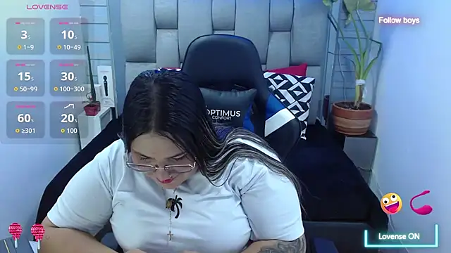 Snapshot of evelin_zaens chatting on 05-31-26, 03:45 evelin zaens online show from 05-31-26, 03:45