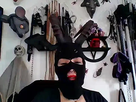 Snapshot of FeticheMacabre chatting on 04-25-26, 04:15 FeticheMacabre online show from 04-25-26, 04:15
