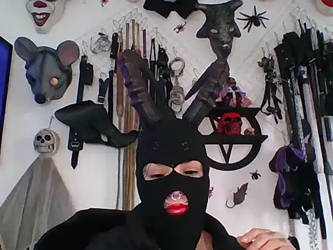 Snapshot of FeticheMacabre chatting on 06-14-26, 05:47 FeticheMacabre online show from 06-14-26, 05:47