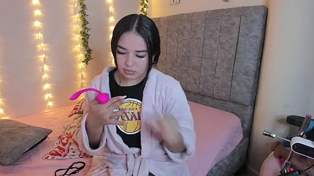 SaraCrow online show from 12-14-25, 05:02