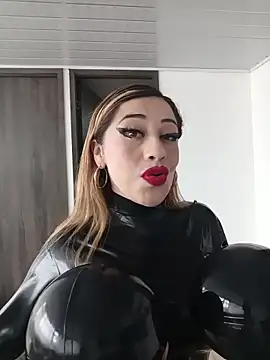 Snapshot of LatexDevil_Blondie chatting on 06-10-26, 01:23 LatexDevil Blondie online show from 06-10-26, 01:23