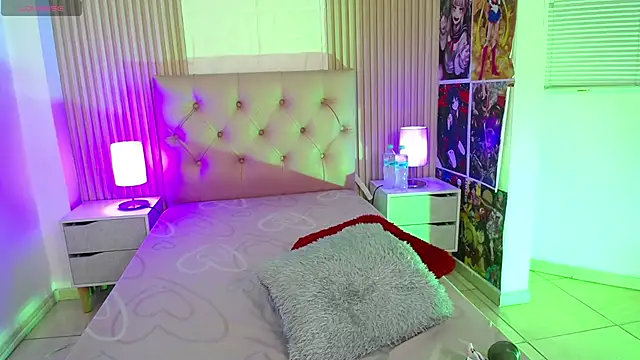 alicia moom online show from 10-25-25, 02:39