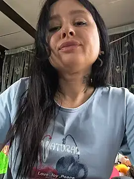 Snapshot of KikiXRed chatting on 05-15-26, 10:24 KikiXRed online show from 05-15-26, 10:24