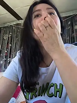 Snapshot of KikiXRed chatting on 06-14-26, 10:27 KikiXRed online show from 06-14-26, 10:27