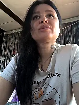 Snapshot of KikiXRed chatting on 05-06-26, 08:29 KikiXRed online show from 05-06-26, 08:29