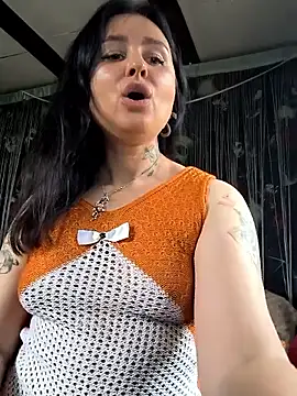 Snapshot of KikiXRed chatting on 06-15-26, 08:36 KikiXRed online show from 06-15-26, 08:36