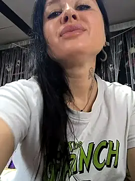 Snapshot of KikiXRed chatting on 04-22-26, 05:14 KikiXRed online show from 04-22-26, 05:14