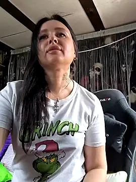 Snapshot of KikiXRed chatting on 04-27-26, 09:29 KikiXRed online show from 04-27-26, 09:29