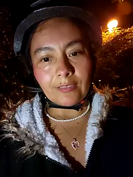 Snapshot of bellapaty chatting on 10-17-25, 05:33 bellapaty online show from 10-17-25, 05:33