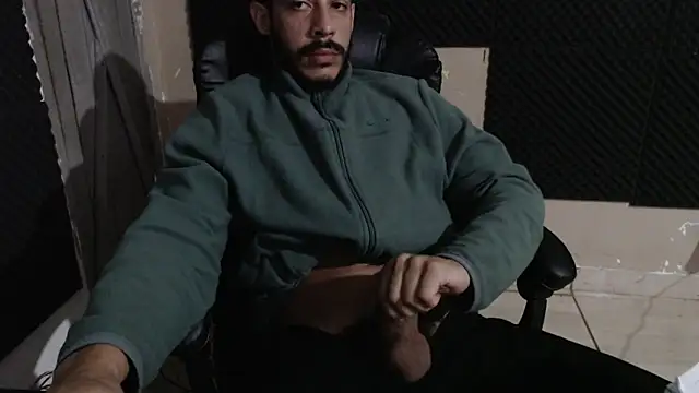 MachoScorpionCaralho online show from 04-21-26, 09:38