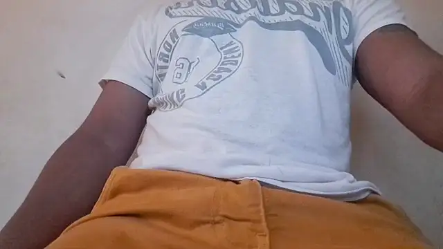 Snapshot of royblackbigpvt chatting on 10-17-25, 05:48 royblackbigpvt online show from 10-17-25, 05:48