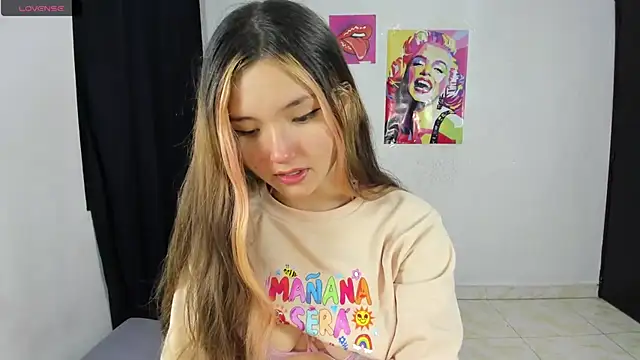 Alice bloom  online show from 11-14-25, 02:04