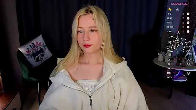 Snapshot of Arveni chatting on 01-12-25, 12:49 Arveni online show from 01-12-25, 12:49