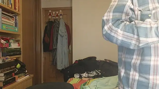 curiosillo83 online show from 01-13-26, 04:11