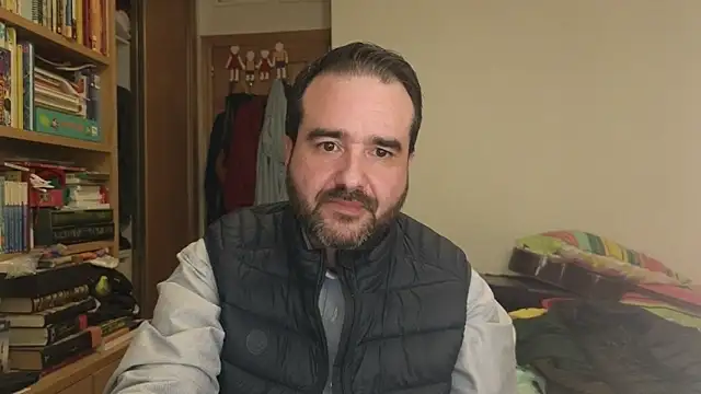 curiosillo83 online show from 02-04-26, 06:36