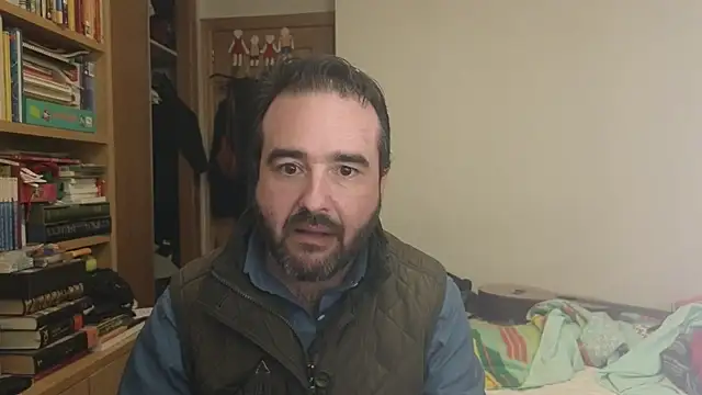 curiosillo83 online show from 12-18-25, 03:27