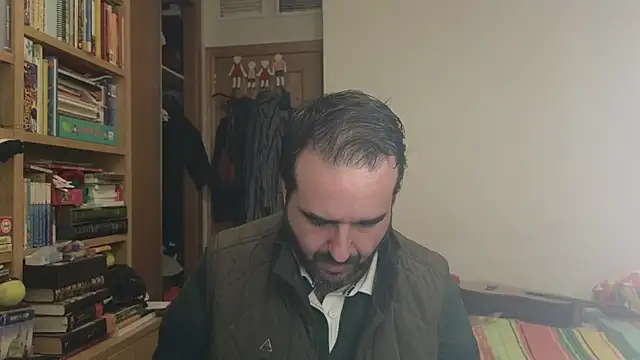 curiosillo83 online show from 12-19-25, 06:54