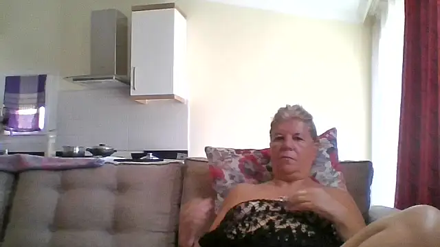 Snapshot of TrustfulVampire1 chatting on 07-12-26, 05:30 TrustfulVampire1 online show from 07-12-26, 05:30