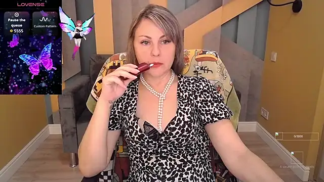 Snapshot of Candy_Long chatting on 10-20-25, 05:31 Candy Long online show from 10-20-25, 05:31