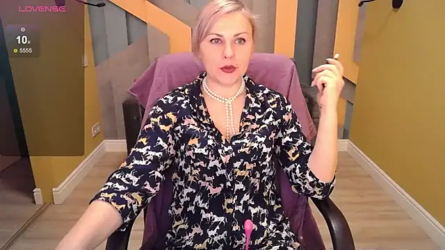 Snapshot of Candy_Long chatting on 01-27-25, 06:30 Candy Long online show from 01-27-25, 06:30