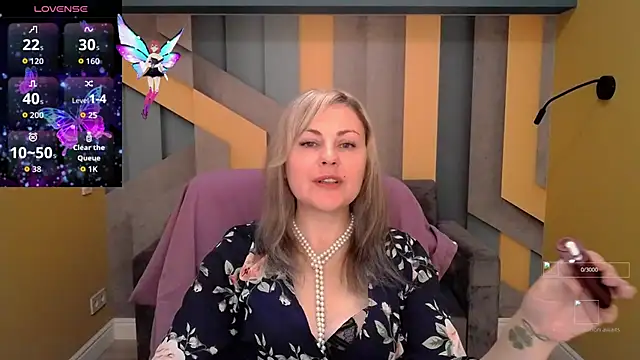 Candy Long online show from 10-27-25, 06:36