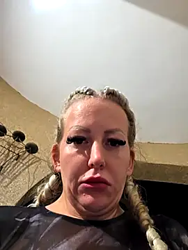 Snapshot of Jassy_Foxy chatting on 09-12-25, 08:30 Jassy Foxy online show from 09-12-25, 08:30