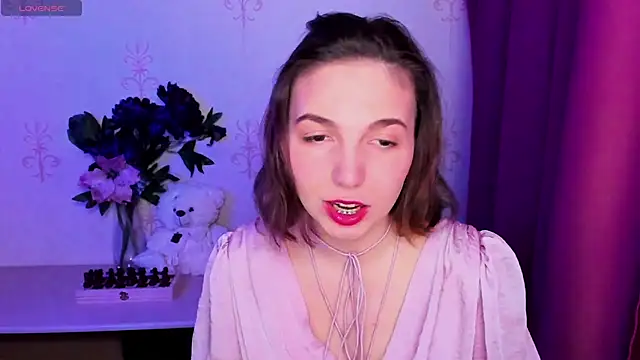 KindHazelHere  online show from 02-07-26, 07:00