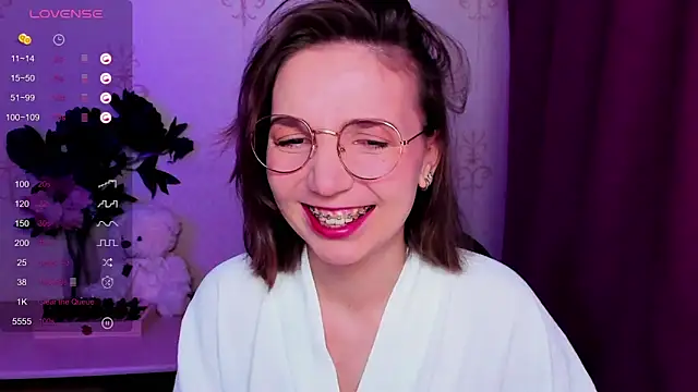 KindHazelHere  online show from 03-01-26, 12:21