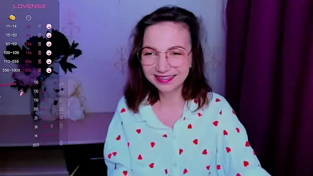 Snapshot of KindHazelHere_ chatting on 06-19-26, 04:40 KindHazelHere online show from 06-19-26, 04:40