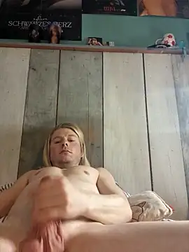 Snapshot of Tobias112cc chatting on 04-04-26, 10:27 Tobias112cc online show from 04-04-26, 10:27
