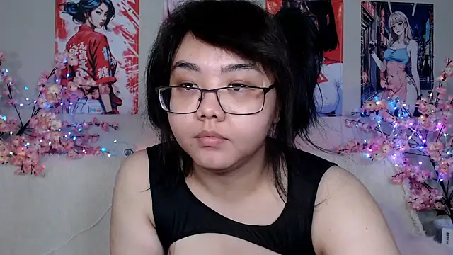 Snapshot of Moertomlly chatting on 06-14-26, 04:14 Moertomlly online show from 06-14-26, 04:14