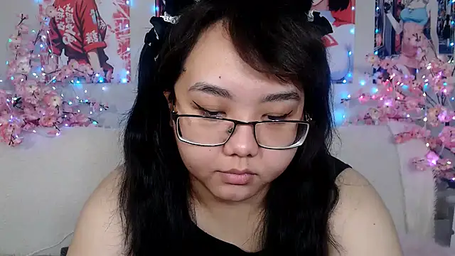 Snapshot of Moertomlly chatting on 06-30-26, 04:56 Moertomlly online show from 06-30-26, 04:56