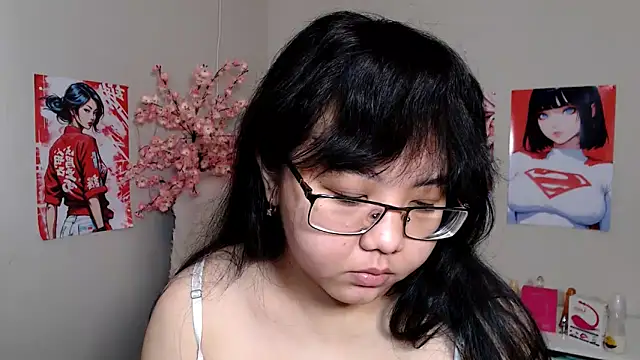 Snapshot of Moertomlly chatting on 09-14-25, 04:13 Moertomlly online show from 09-14-25, 04:13