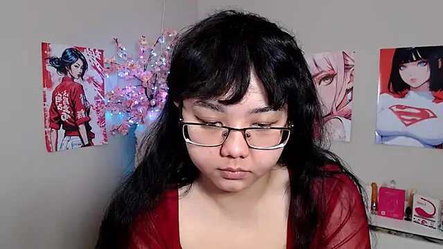 Snapshot of Moertomlly chatting on 10-14-25, 04:35 Moertomlly online show from 10-14-25, 04:35