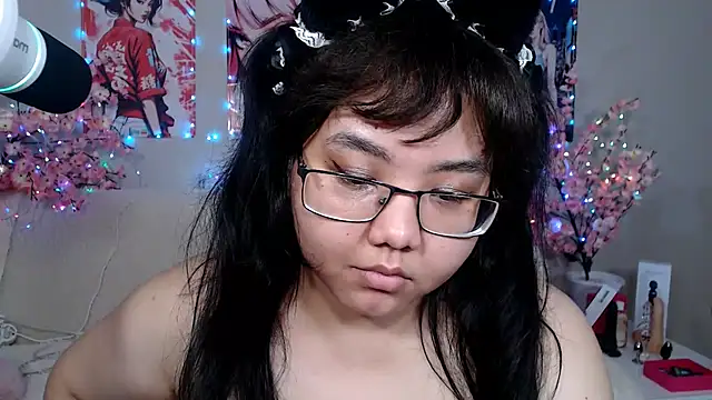 Snapshot of Moertomlly chatting on 07-14-26, 10:21 Moertomlly online show from 07-14-26, 10:21