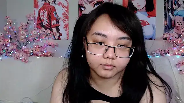 Snapshot of Moertomlly chatting on 06-21-26, 03:01 Moertomlly online show from 06-21-26, 03:01
