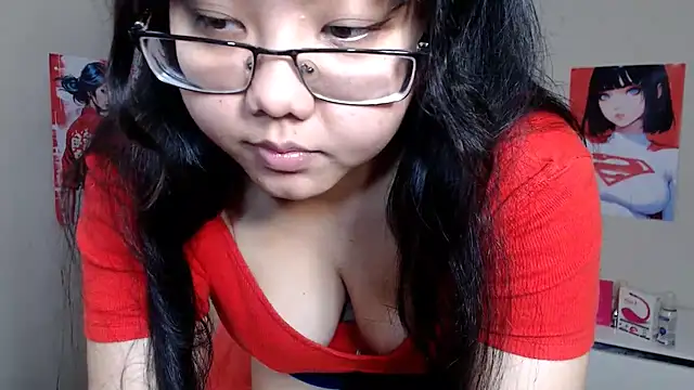 Snapshot of Moertomlly chatting on 10-17-25, 04:49 Moertomlly online show from 10-17-25, 04:49