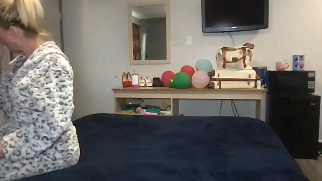 TiffaneyLove online show from 03-28-26, 12:17