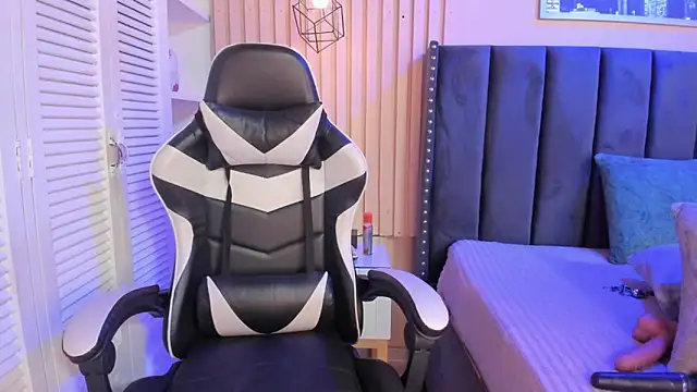 Snapshot of ashlye_miller_ chatting on 03-04-26, 04:42 ashlye miller online show from 03-04-26, 04:42