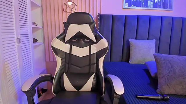 Snapshot of ashlye_miller_ chatting on 11-15-25, 04:16 ashlye miller online show from 11-15-25, 04:16