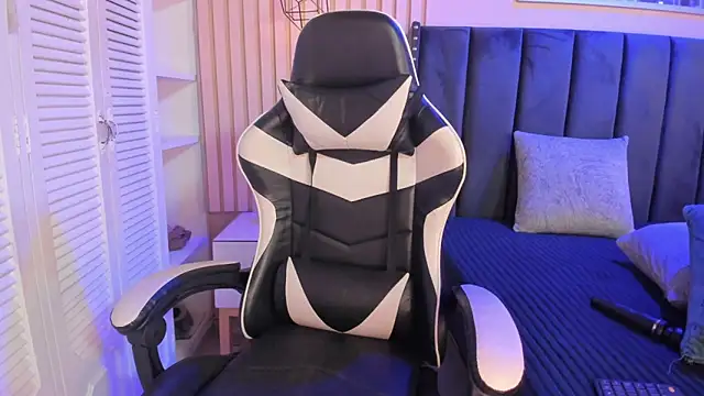 Snapshot of ashlye_miller_ chatting on 02-25-26, 04:34 ashlye miller online show from 02-25-26, 04:34