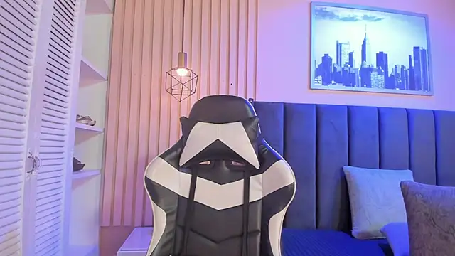 Snapshot of ashlye_miller_ chatting on 11-21-25, 04:00 ashlye miller online show from 11-21-25, 04:00